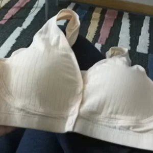 Received Breastfeeding Nursing Bra Maternity Underwear from customer C***r.