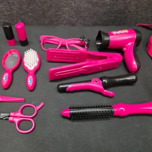 Received Beauty Salon Pretend Hairdressing Play Set from customer J*****e.